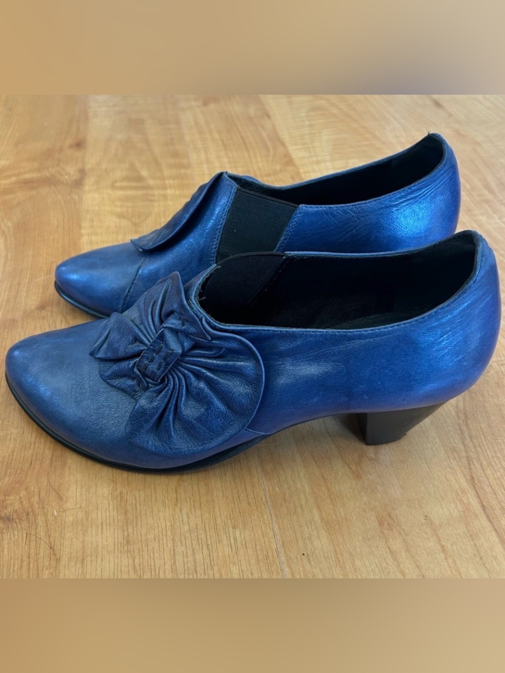 Everybody by BZ Moda Blue Leather Pumps Size 38.5
